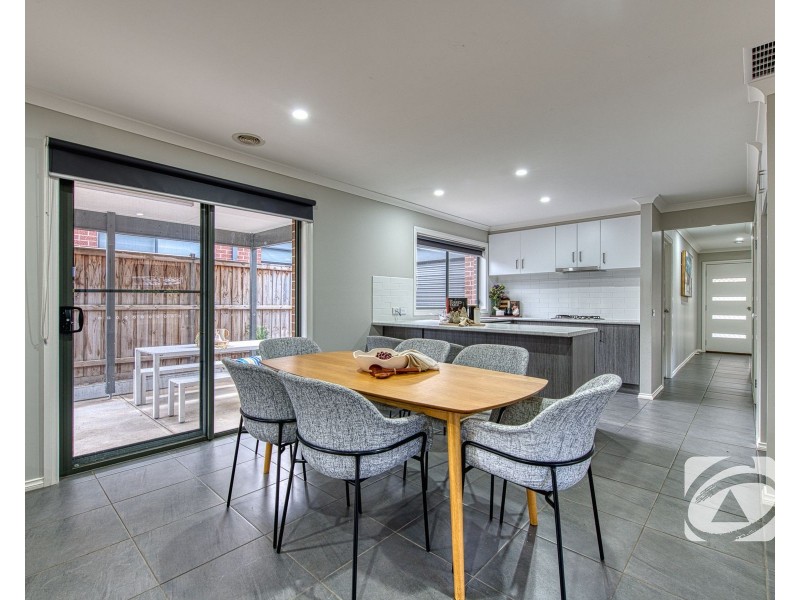 9 Basalt Drive, Clyde North VIC 3978