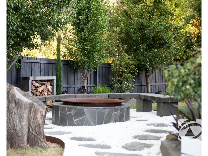 1 Andrew Court, Emerald VIC 3782