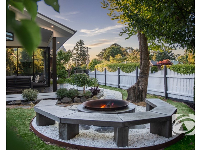 1 Andrew Court, Emerald VIC 3782