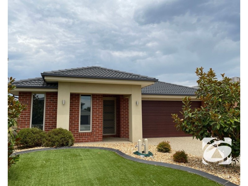 34 Skylark Boulevard, Clyde North VIC 3978