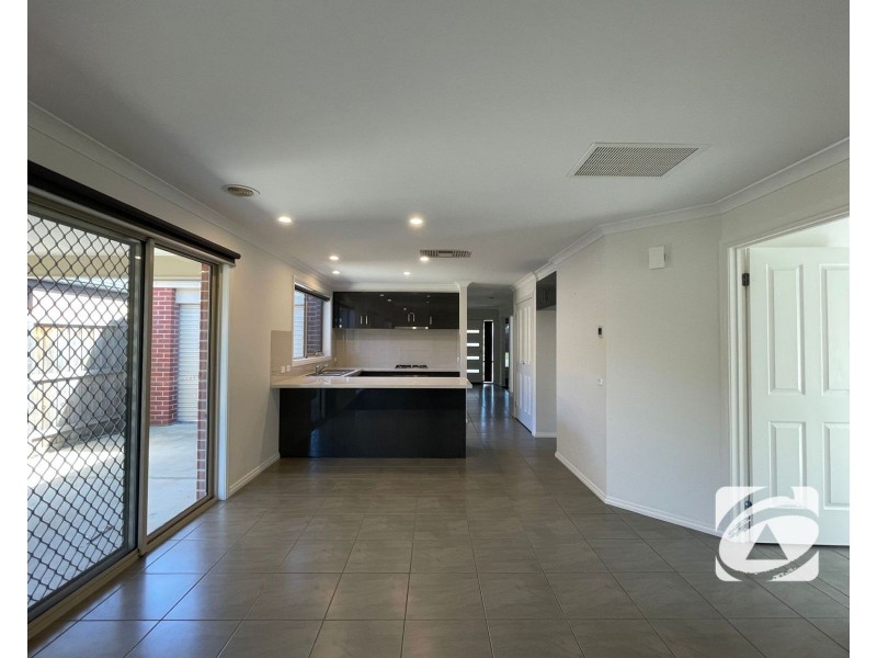 34 Skylark Boulevard, Clyde North VIC 3978