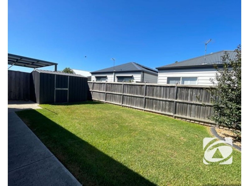 34 Skylark Boulevard, Clyde North VIC 3978