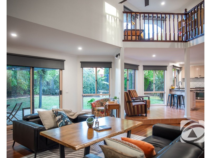 25 Bloomfield Avenue, Narre Warren South VIC 3805