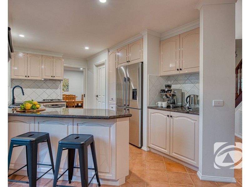 25 Bloomfield Avenue, Narre Warren South VIC 3805