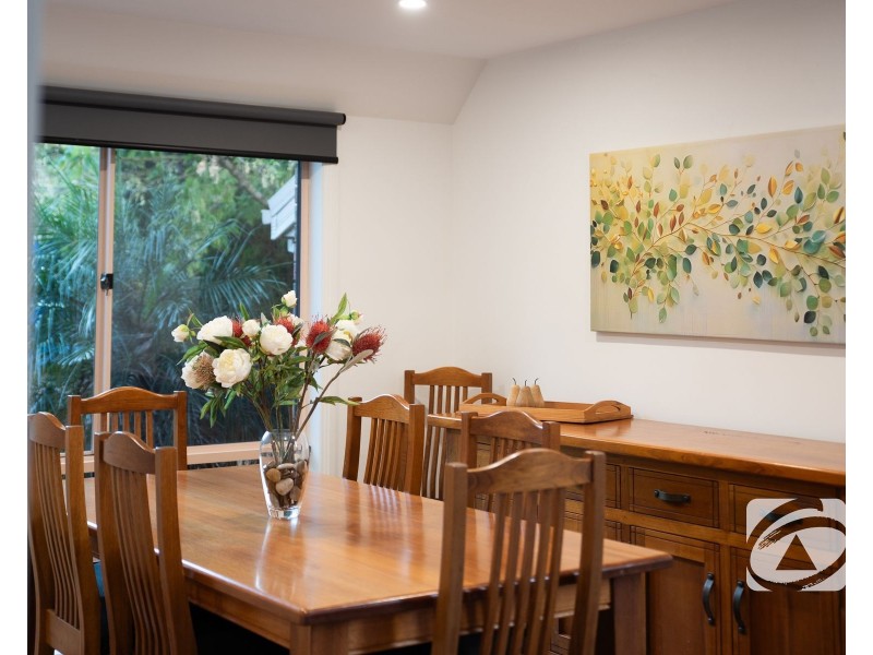 25 Bloomfield Avenue, Narre Warren South VIC 3805