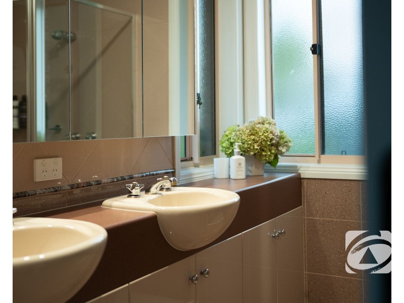 25 Bloomfield Avenue, Narre Warren South VIC 3805