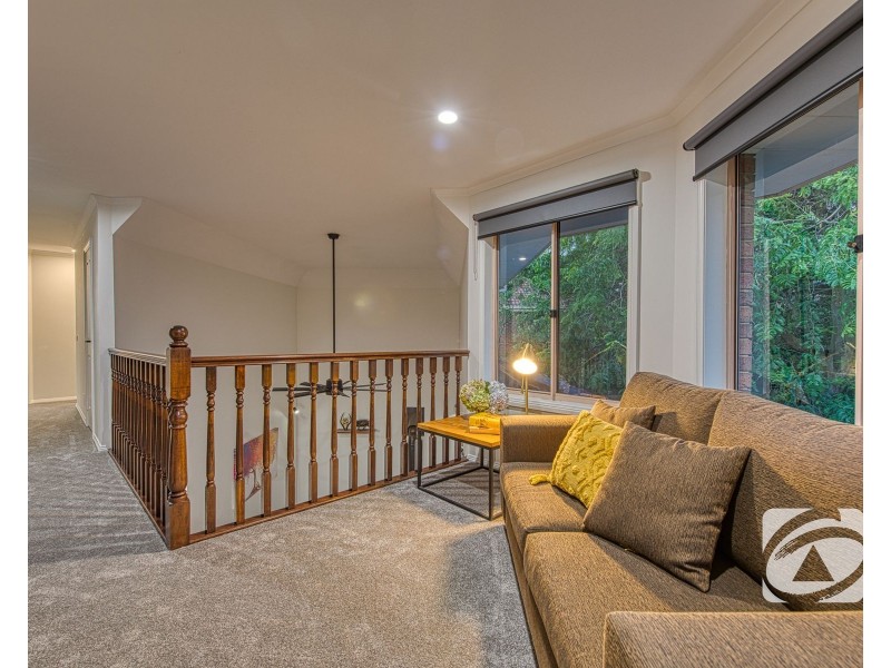 25 Bloomfield Avenue, Narre Warren South VIC 3805