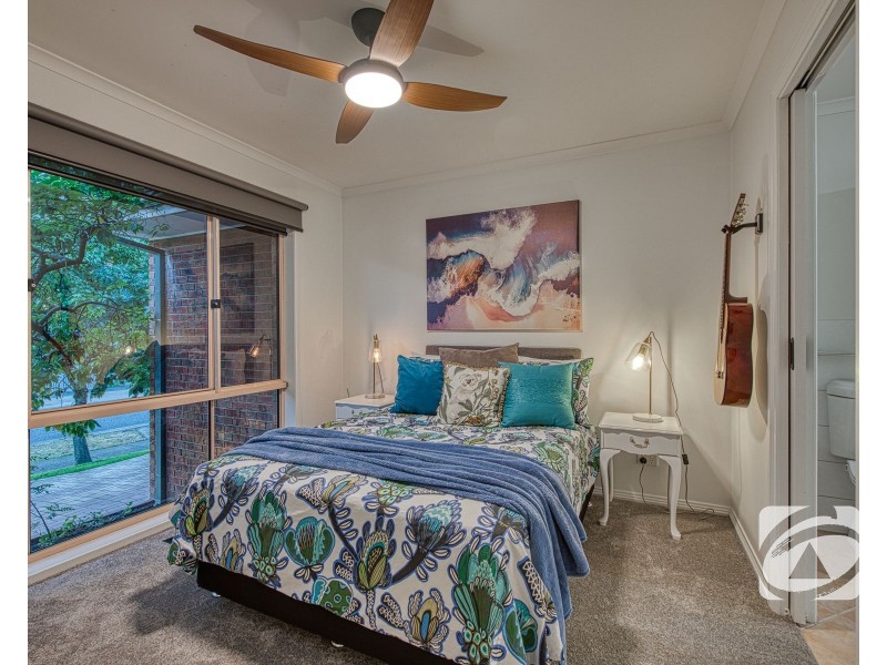 25 Bloomfield Avenue, Narre Warren South VIC 3805