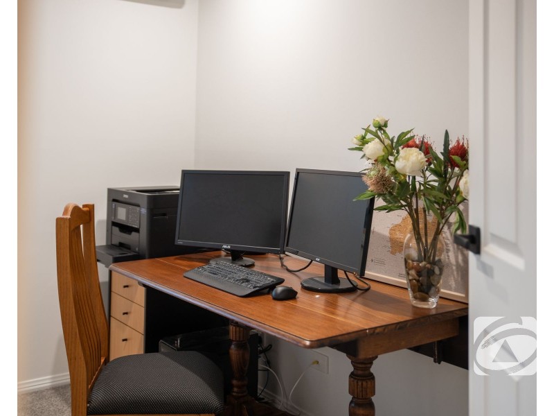 25 Bloomfield Avenue, Narre Warren South VIC 3805