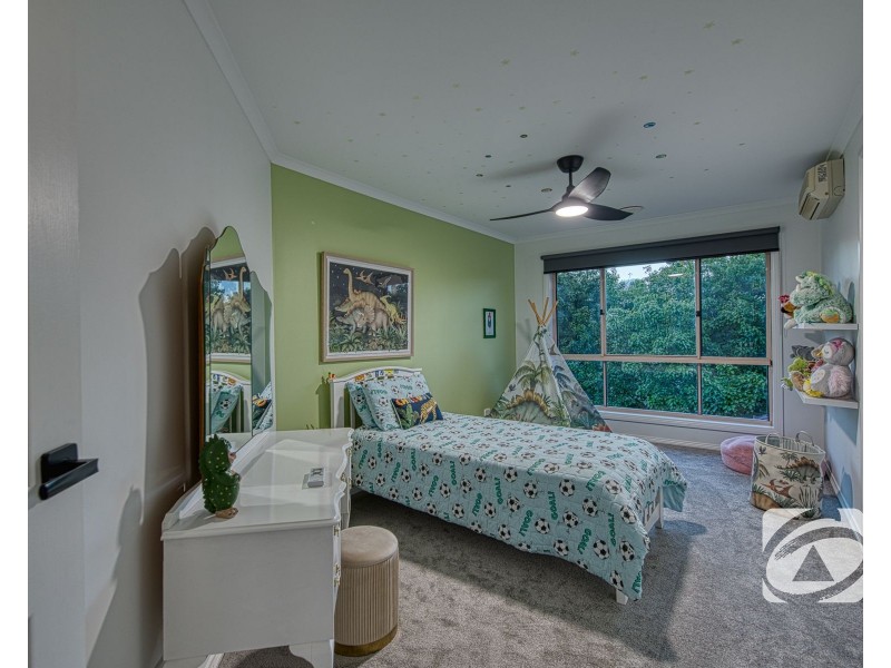 25 Bloomfield Avenue, Narre Warren South VIC 3805