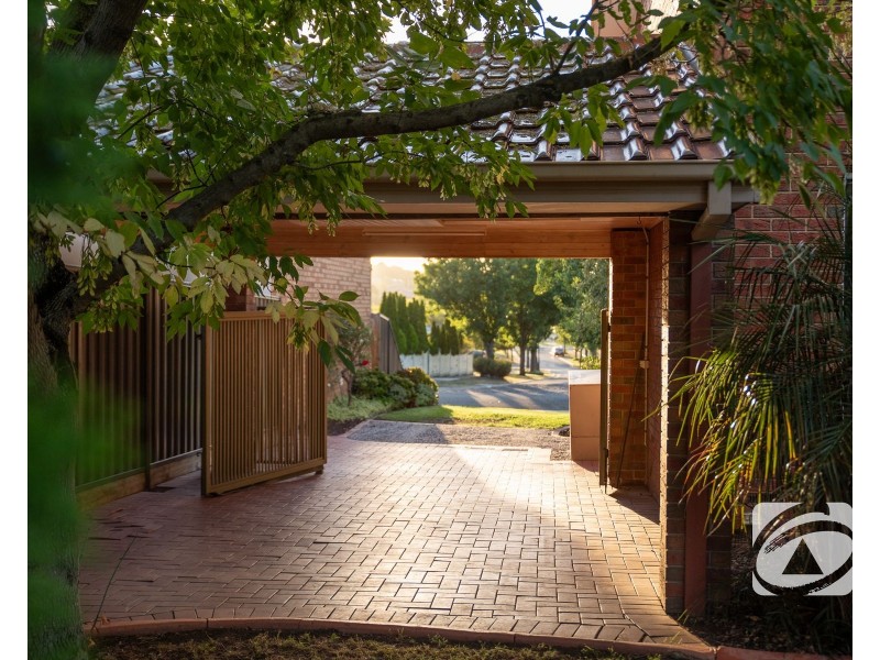 25 Bloomfield Avenue, Narre Warren South VIC 3805