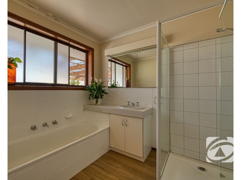 32 Outlook Drive, Berwick VIC 3806