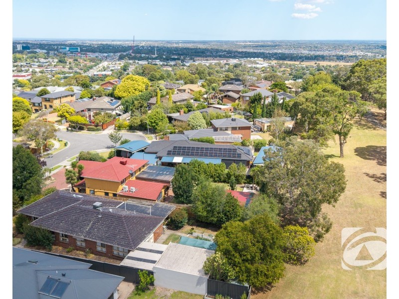 32 Outlook Drive, Berwick VIC 3806