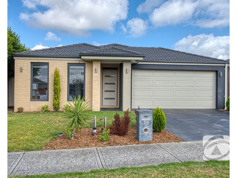 24 Bavaria Lane, Pakenham VIC 3810