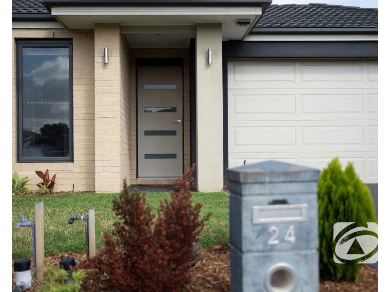 24 Bavaria Lane, Pakenham VIC 3810