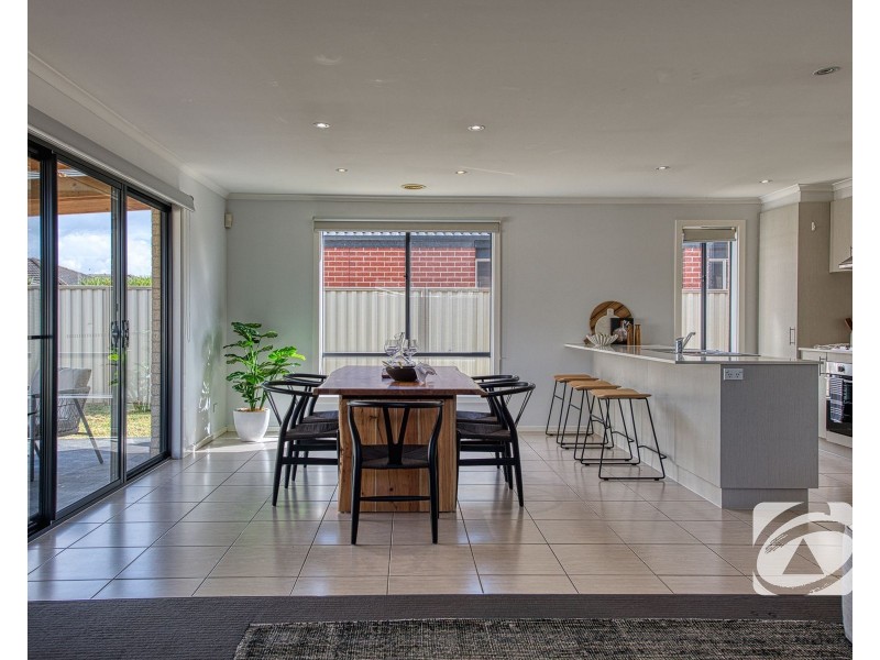 24 Bavaria Lane, Pakenham VIC 3810
