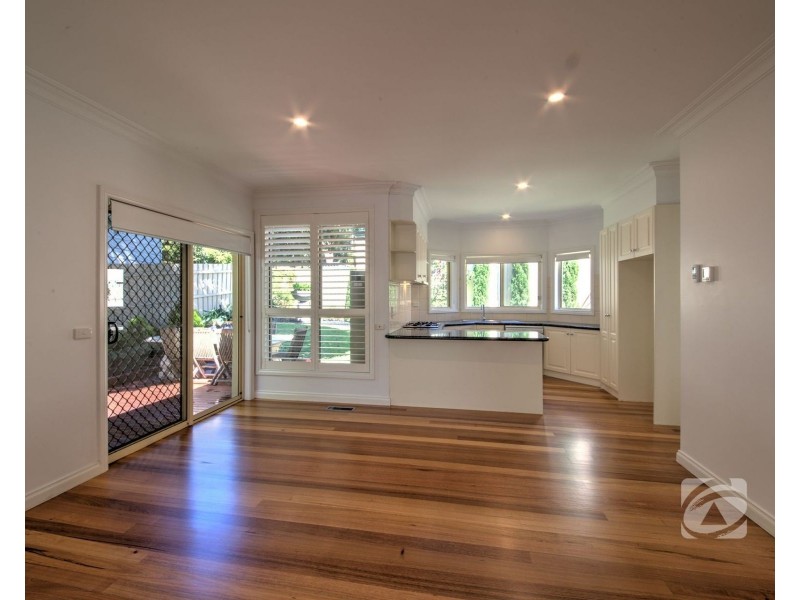 2/50 Peel Street, Berwick VIC 3806