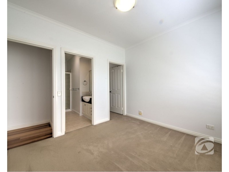 2/50 Peel Street, Berwick VIC 3806