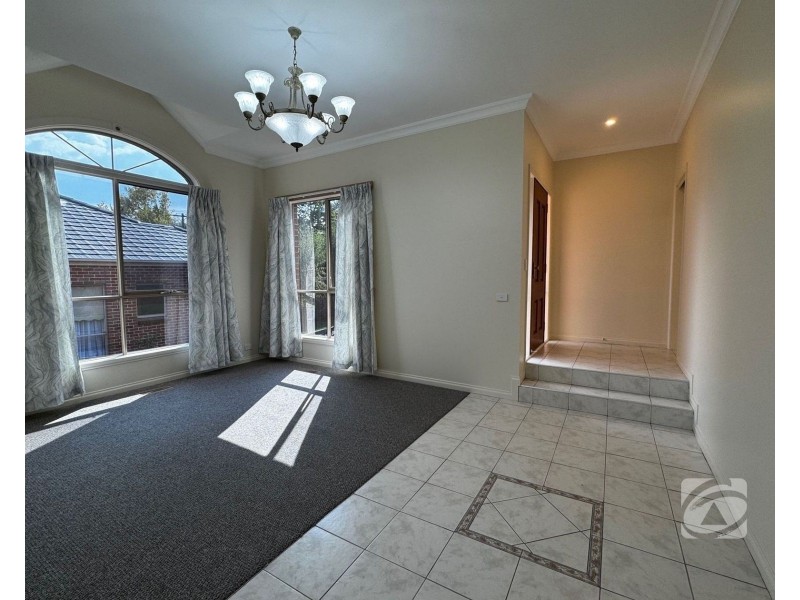 1/3 Miller Street, Berwick VIC 3806