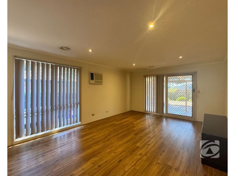 24 Hillview Rise, Hampton Park VIC 3976