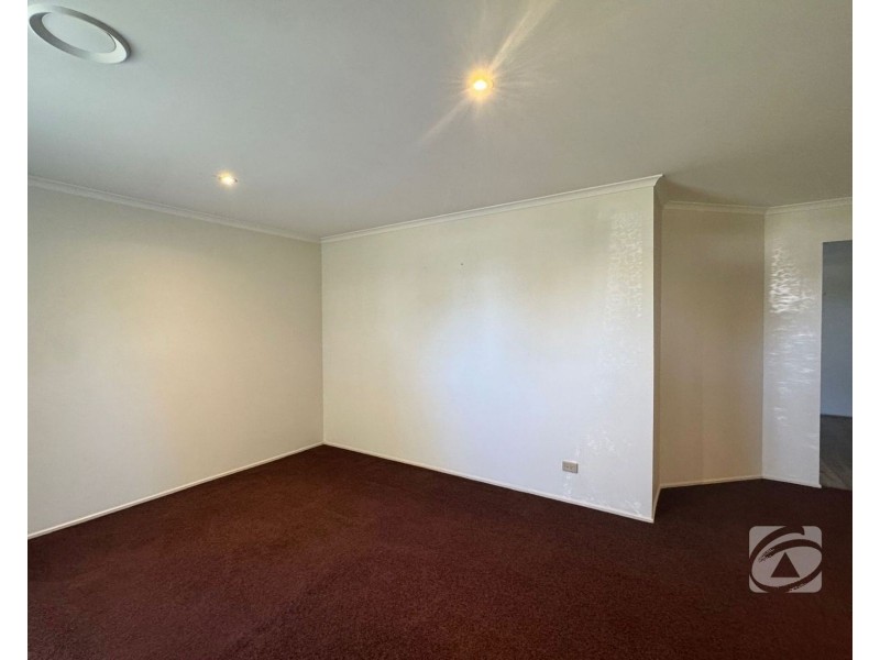 24 Hillview Rise, Hampton Park VIC 3976