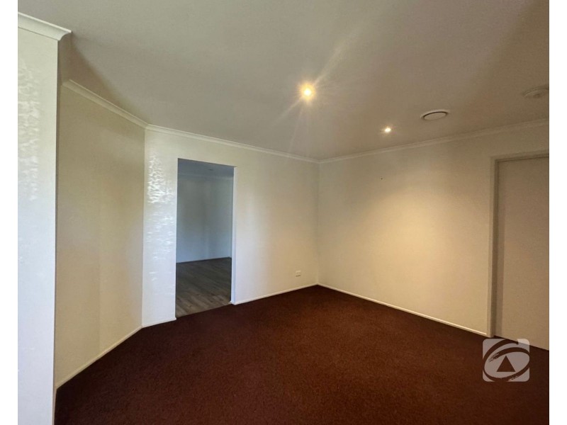 24 Hillview Rise, Hampton Park VIC 3976