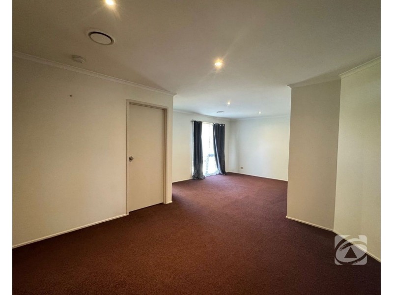 24 Hillview Rise, Hampton Park VIC 3976