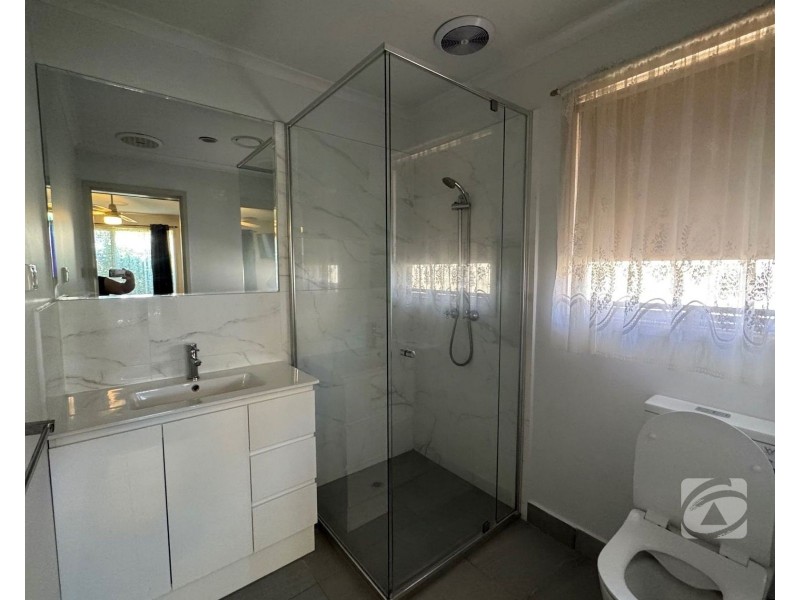 24 Hillview Rise, Hampton Park VIC 3976