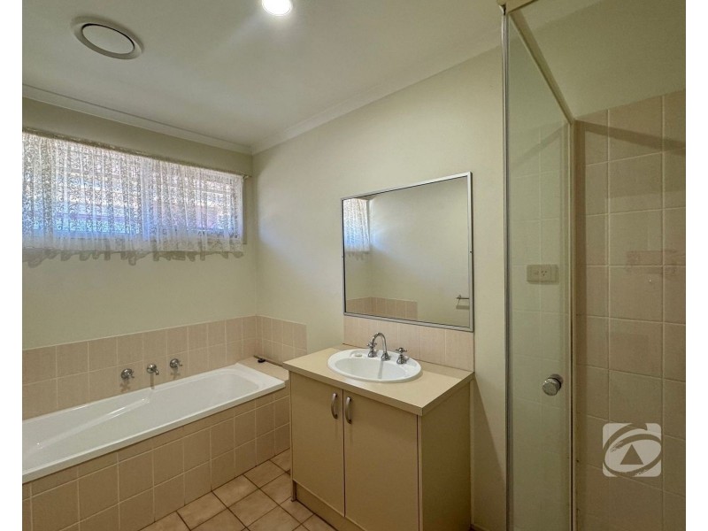 24 Hillview Rise, Hampton Park VIC 3976