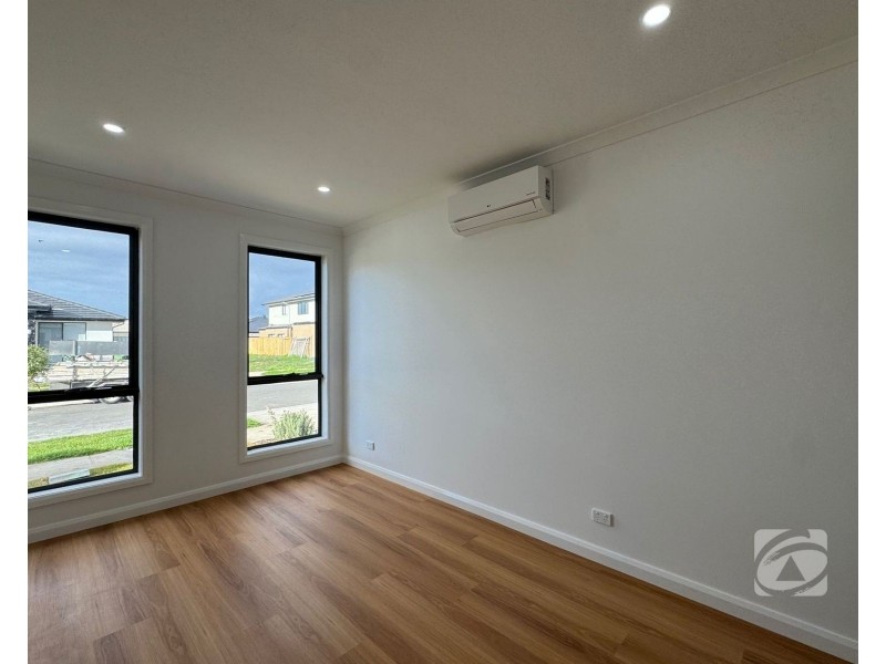 11 Chivers Crescent, Officer VIC 3809