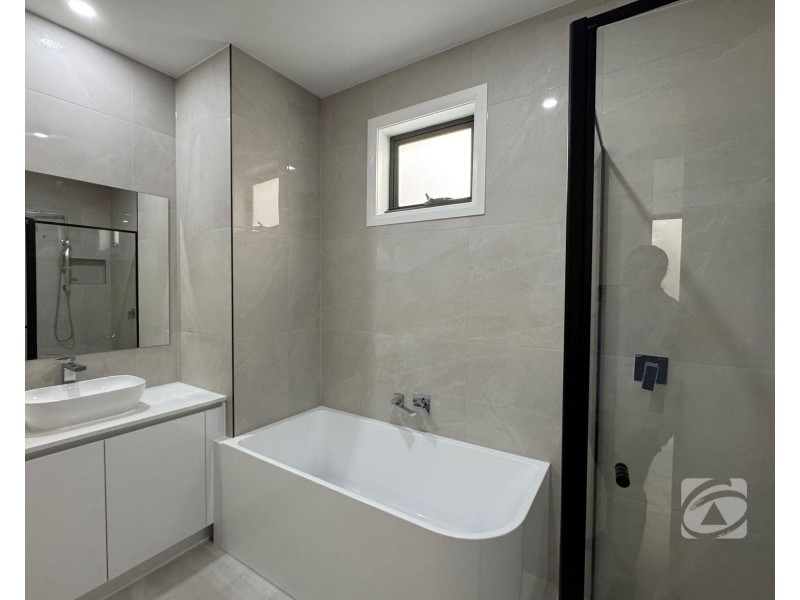 11 Chivers Crescent, Officer VIC 3809