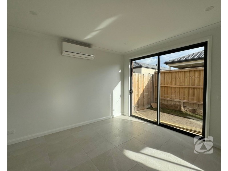 11 Chivers Crescent, Officer VIC 3809