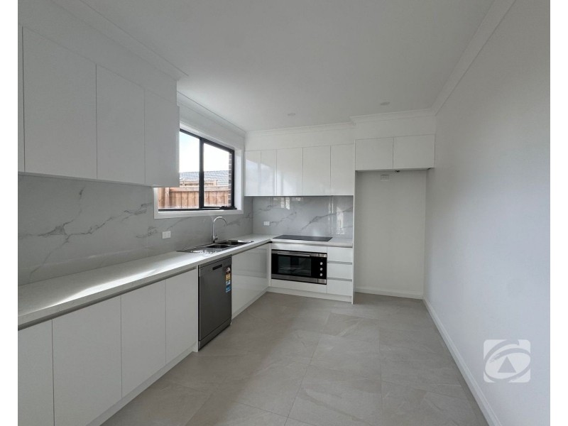 11 Chivers Crescent, Officer VIC 3809