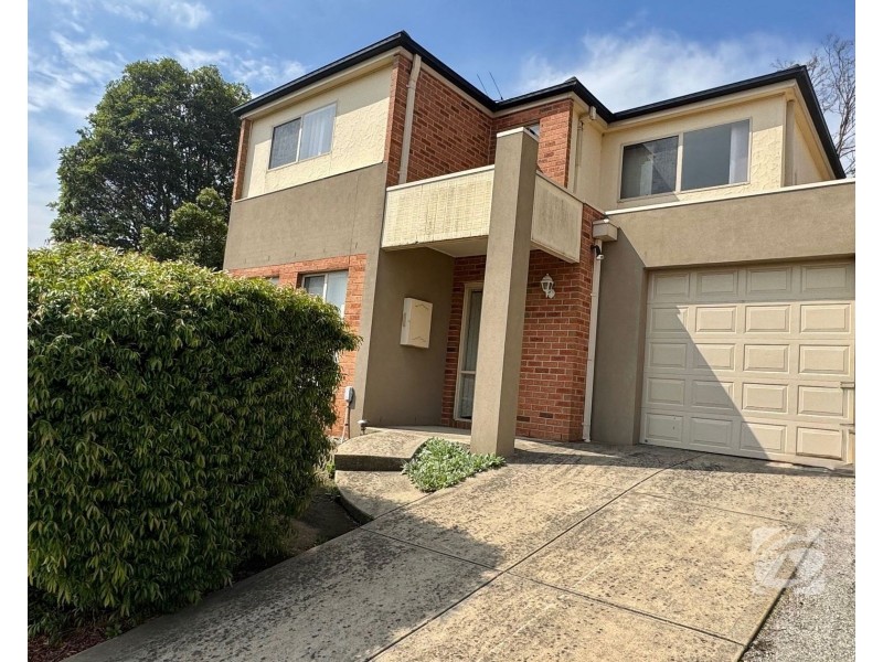 24 Melzak Way, Berwick VIC 3806