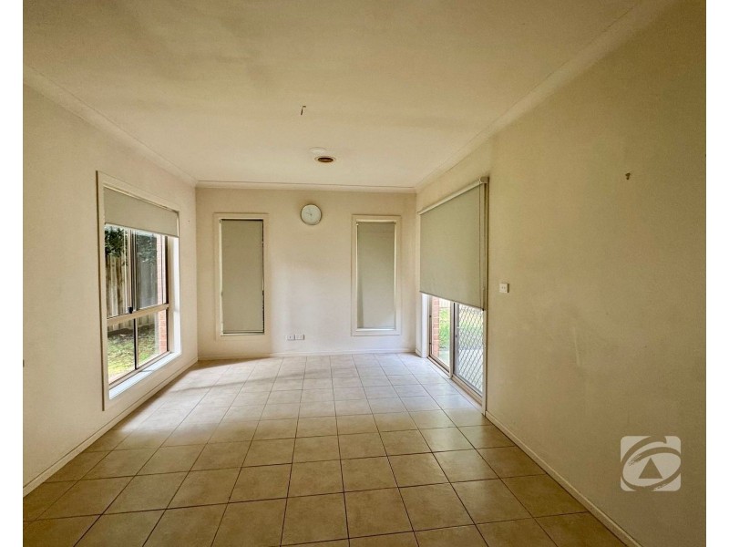 24 Melzak Way, Berwick VIC 3806