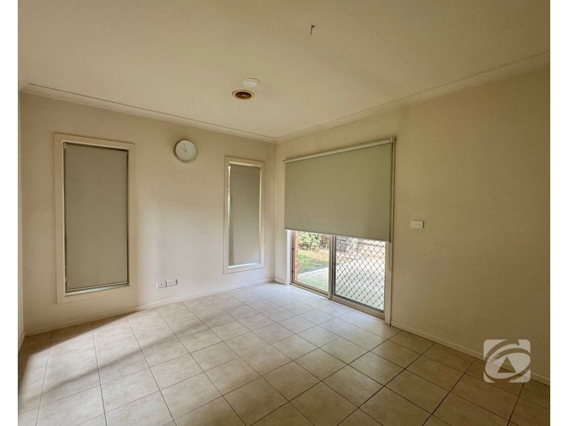 24 Melzak Way, Berwick VIC 3806