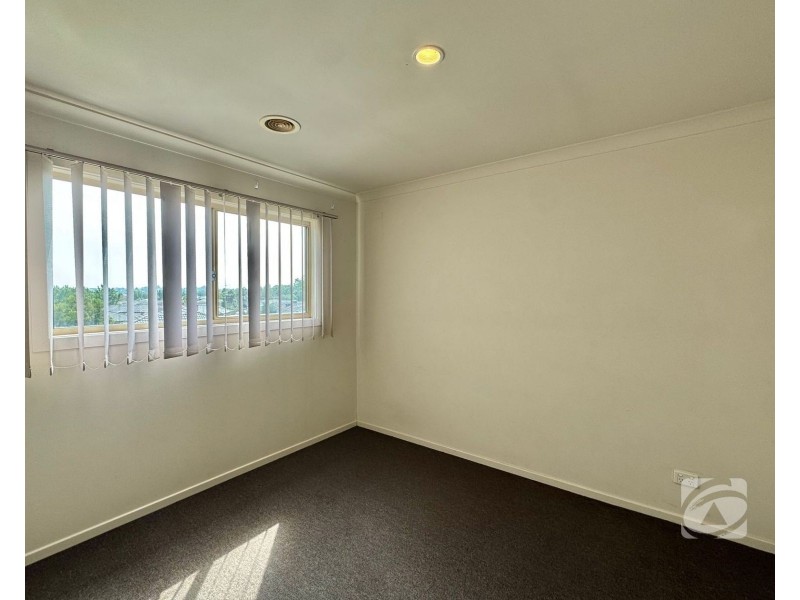 24 Melzak Way, Berwick VIC 3806