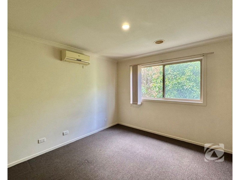 24 Melzak Way, Berwick VIC 3806