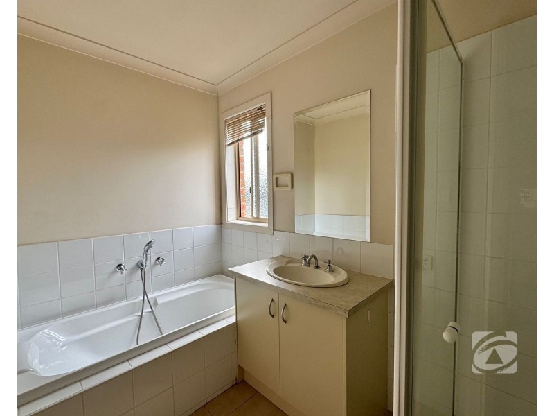 24 Melzak Way, Berwick VIC 3806