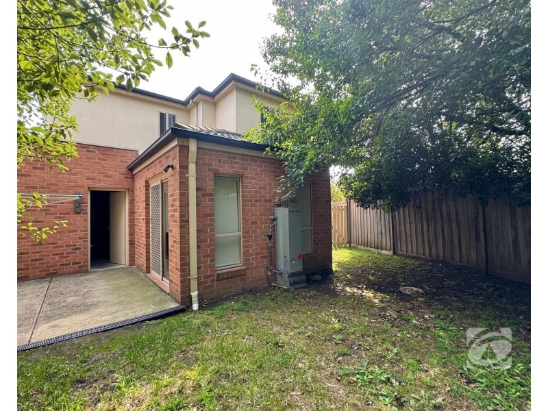24 Melzak Way, Berwick VIC 3806