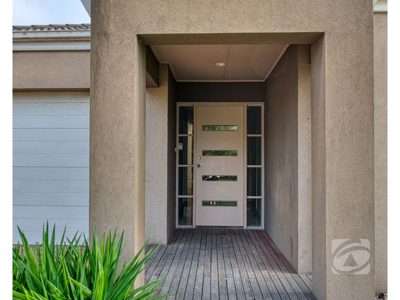 10 Rodlarni Crescent, Berwick VIC 3806