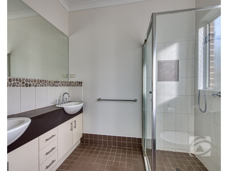 10 Rodlarni Crescent, Berwick VIC 3806