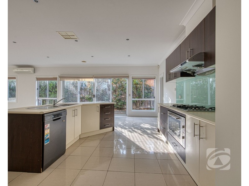 10 Rodlarni Crescent, Berwick VIC 3806