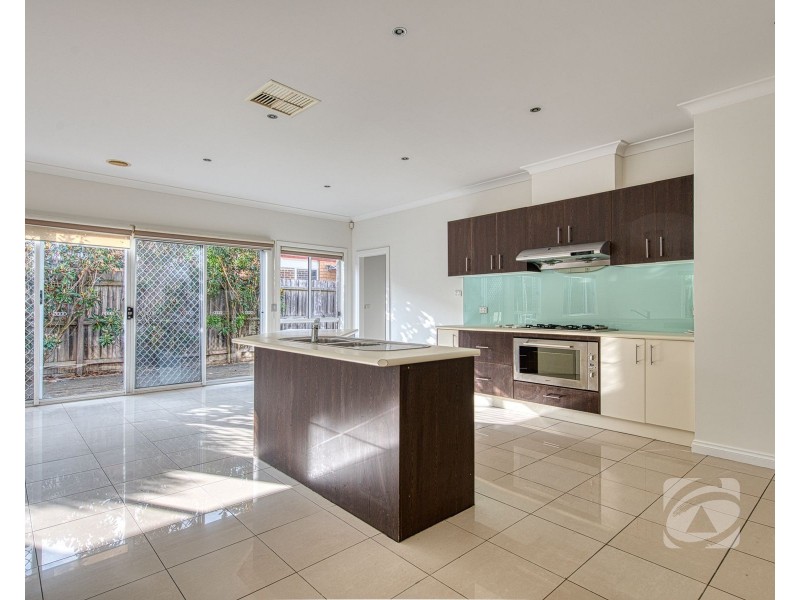 10 Rodlarni Crescent, Berwick VIC 3806