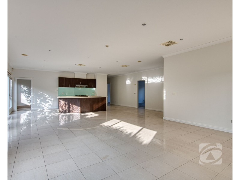 10 Rodlarni Crescent, Berwick VIC 3806