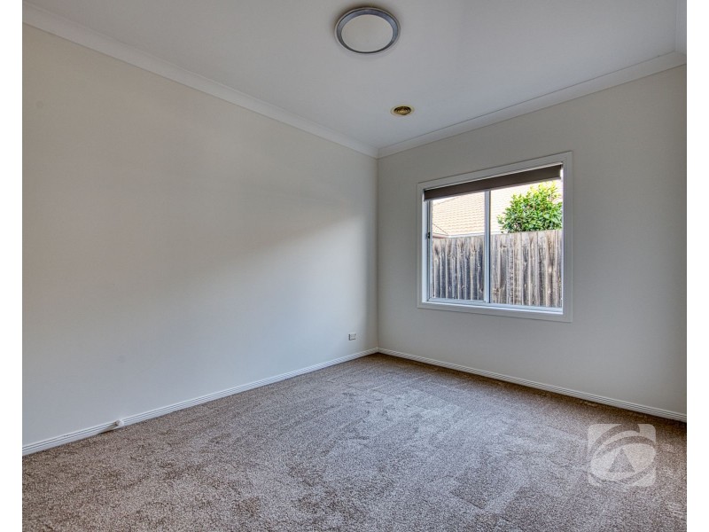 10 Rodlarni Crescent, Berwick VIC 3806