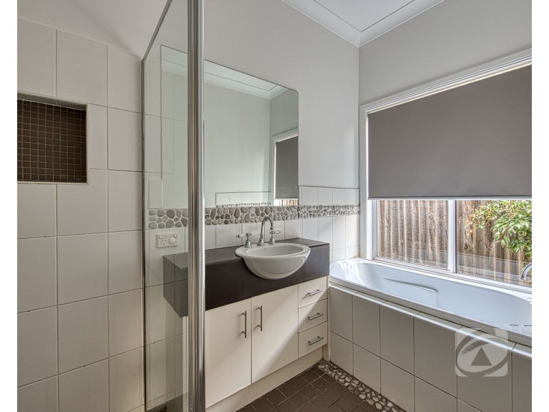 10 Rodlarni Crescent, Berwick VIC 3806