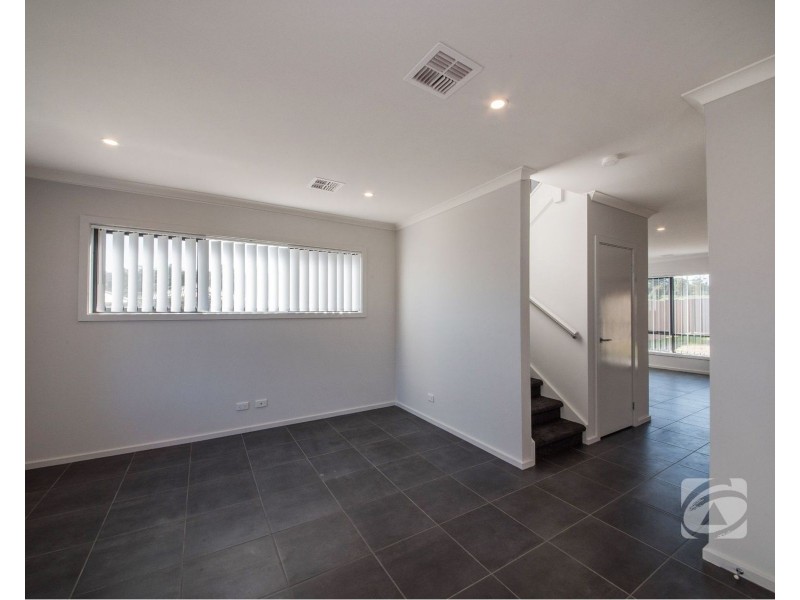 32 Renam Street, Pakenham VIC 3810