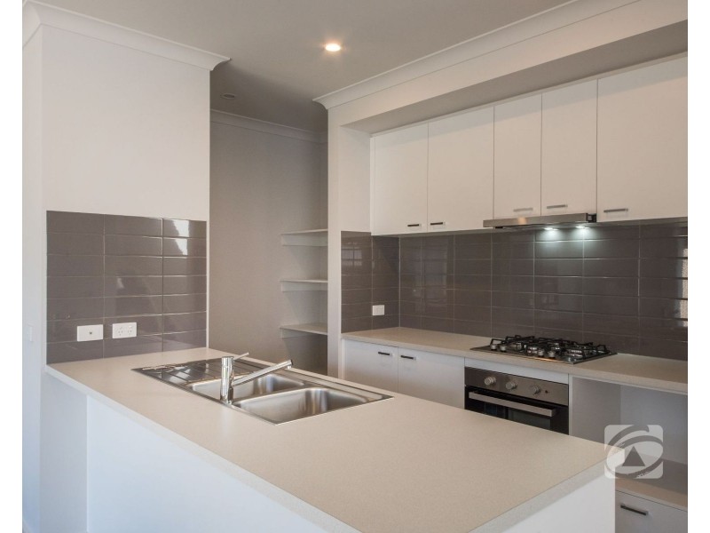 32 Renam Street, Pakenham VIC 3810