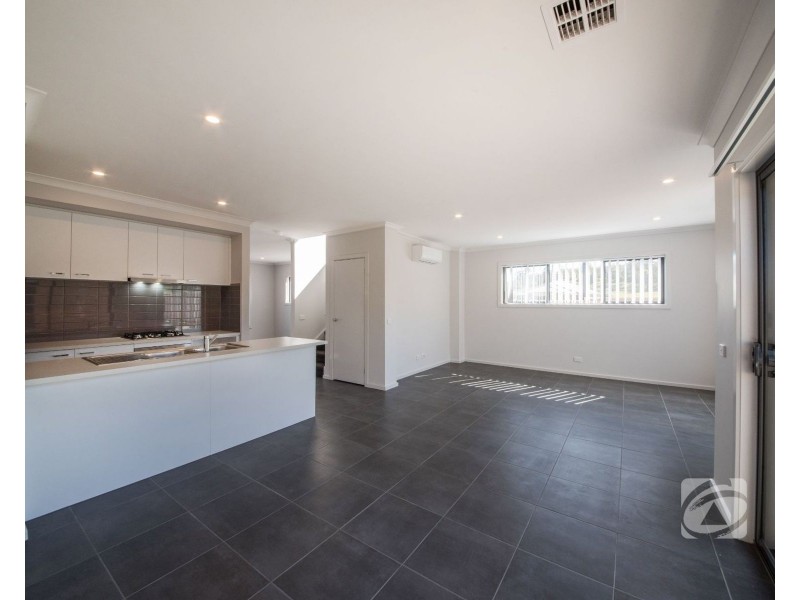 32 Renam Street, Pakenham VIC 3810